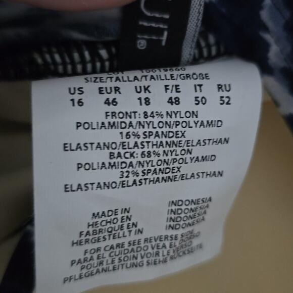 Miraclesuit Platinum Print Escape One Piece‎ Swimsuit Blue and White Size 16 New - Picture 8 of 9